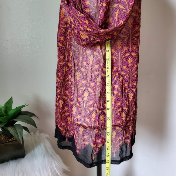 APT. 9 Top - Picture 3 of 4